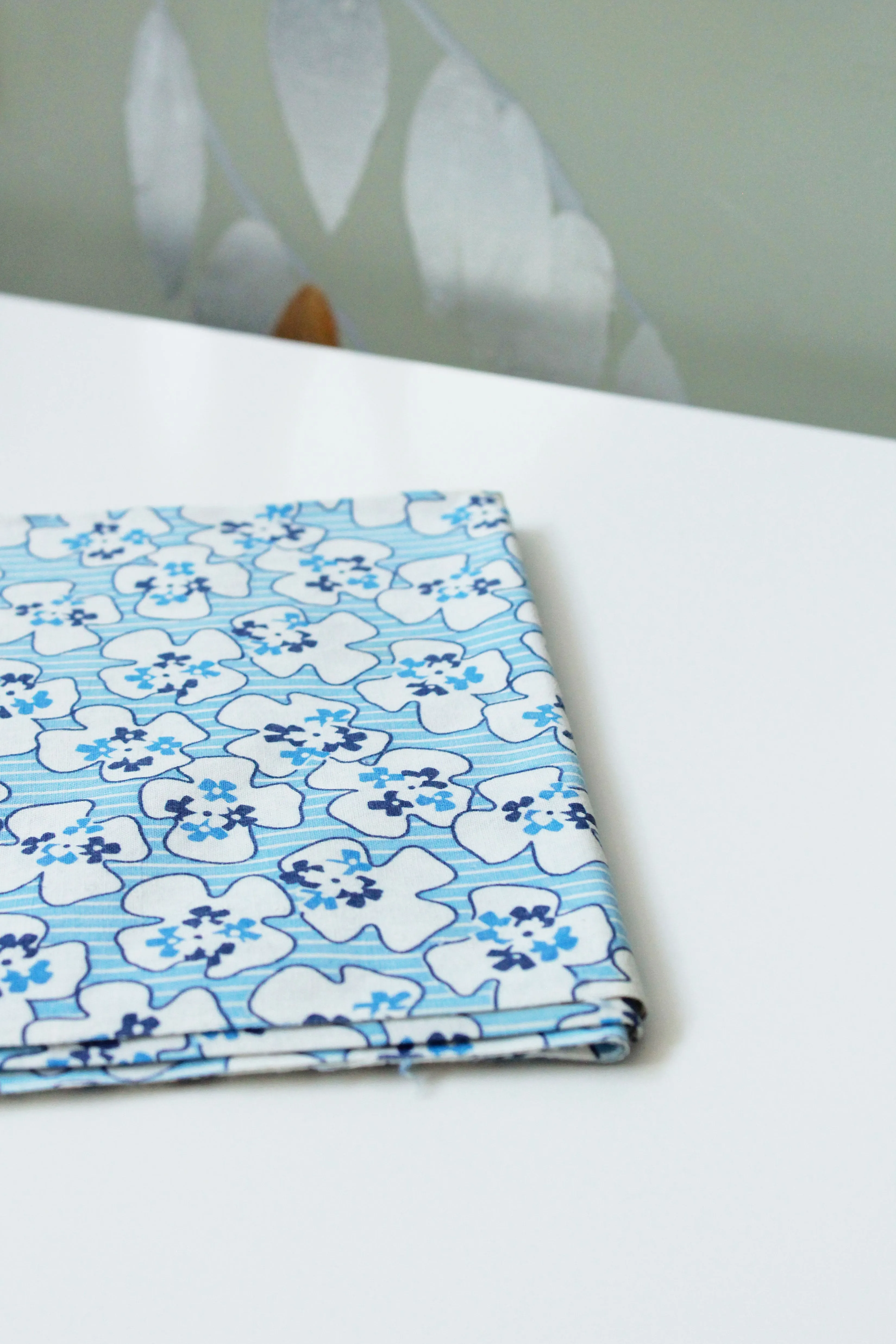 1940s Blue Feedsack With White Flowers, Vintage 1940s Summer Flower Fabric, True Vintage Fabric