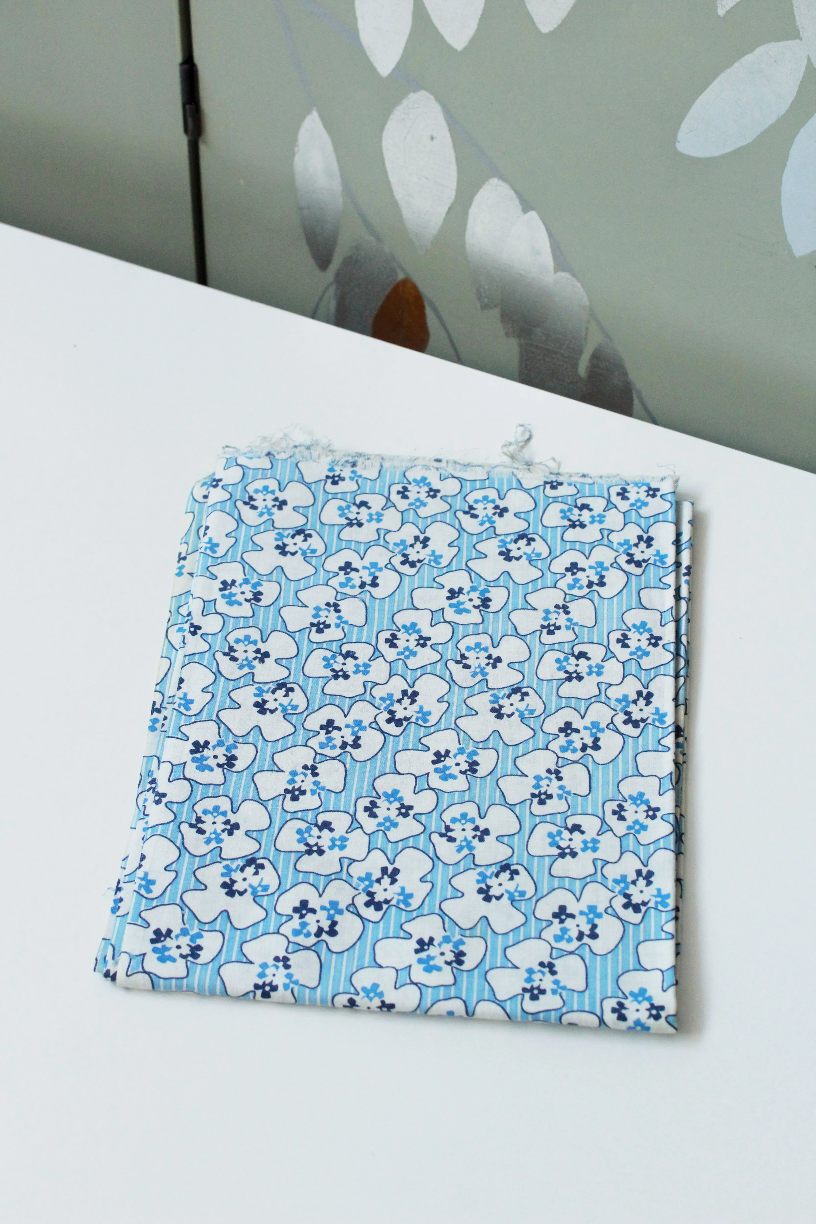 1940s Blue Feedsack With White Flowers, Vintage 1940s Summer Flower Fabric, True Vintage Fabric