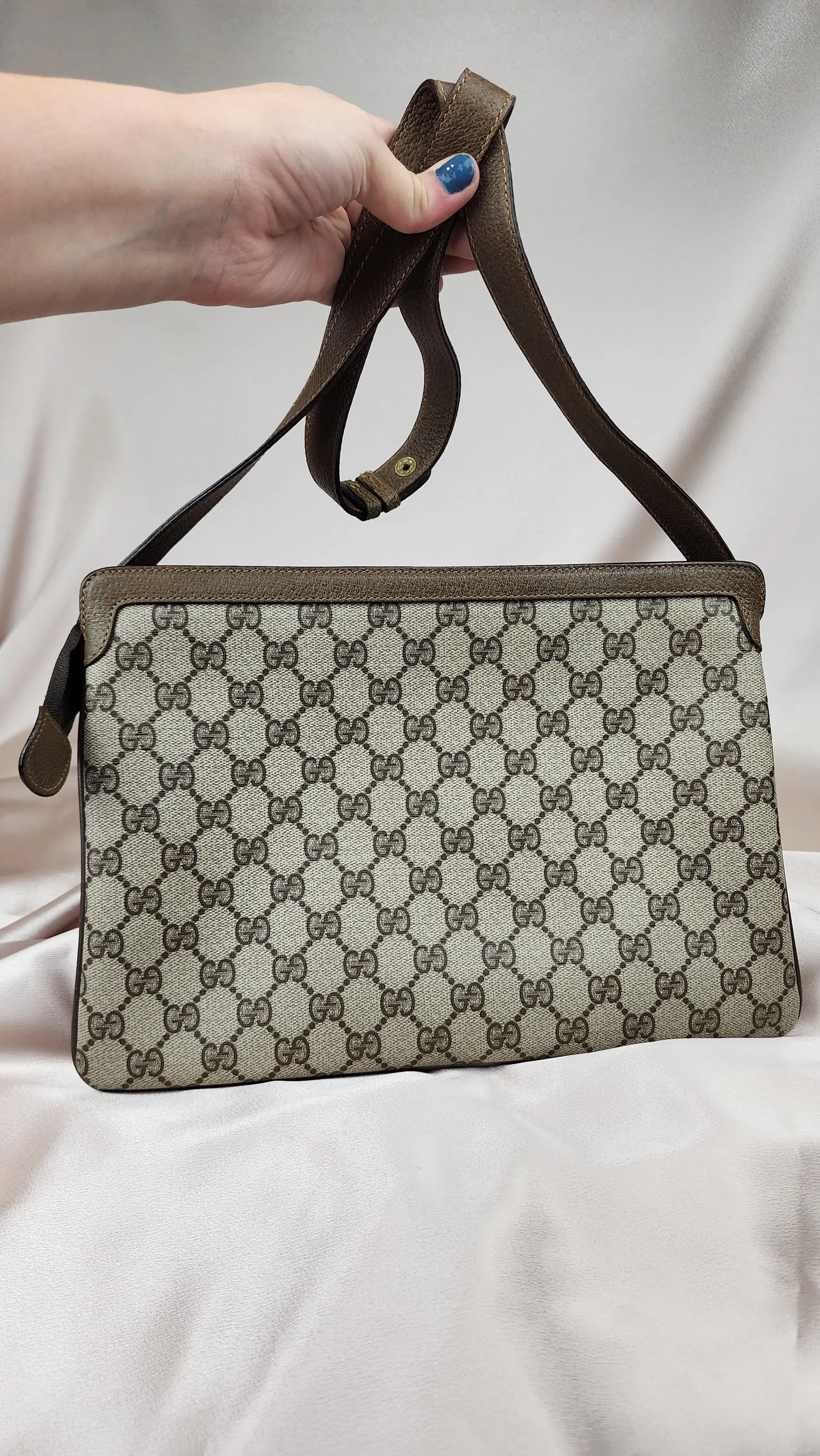 Gucci GG Supreme Sherry Line Shoulder Bag - 1170