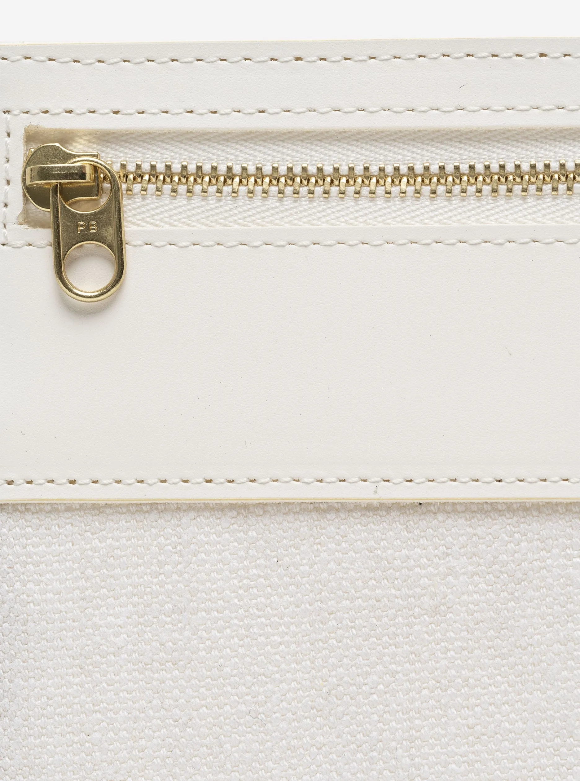 LEATHER POUCH BAG "AB 125" IN WHITE